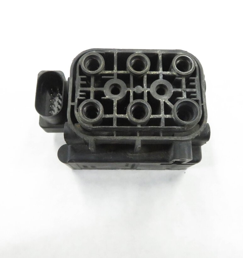 Thumbnail 2: 2007 MERCEDES GL450 (X164) AIR SUSPENSION PRESSURE RELIEF VALVE BLOCK