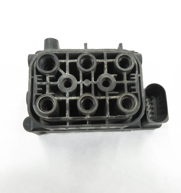 Thumbnail 4: 2007 MERCEDES GL450 (X164) AIR SUSPENSION PRESSURE RELIEF VALVE BLOCK