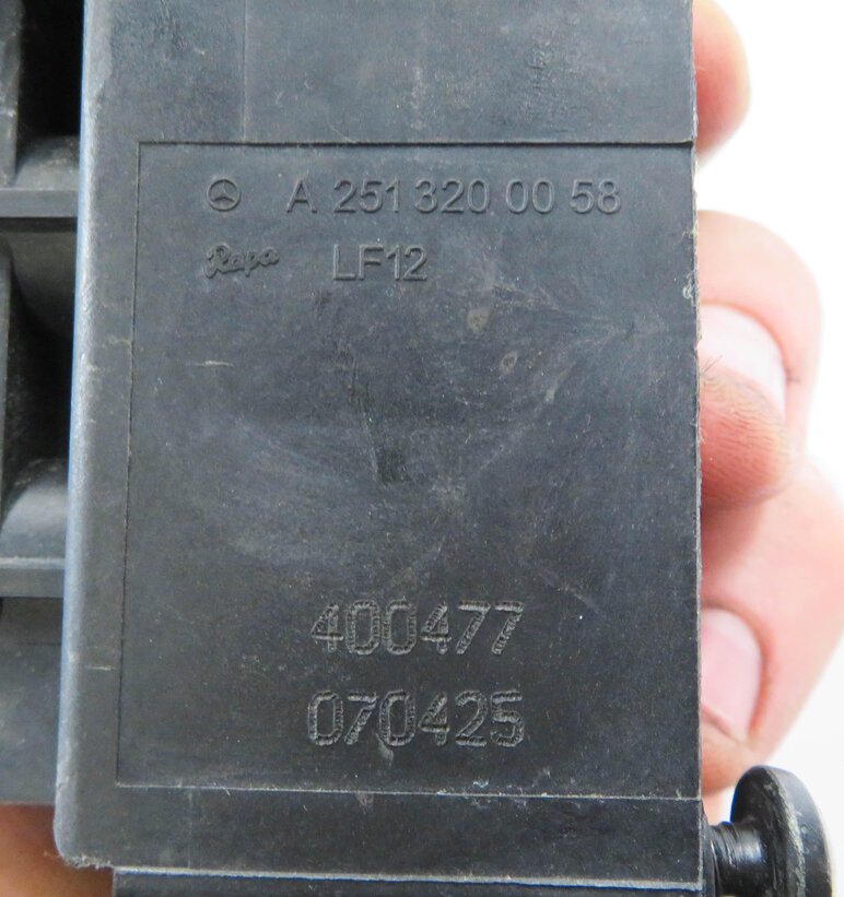 Thumbnail 7: 2007 MERCEDES GL450 (X164) AIR SUSPENSION PRESSURE RELIEF VALVE BLOCK