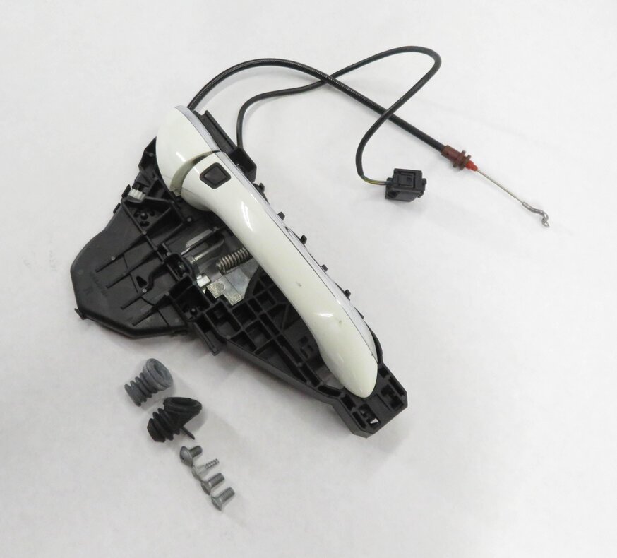 2009 MERCEDES BENZ ML320 (W164) RIGHT FRONT KEYLESS GO DOOR HANDLE (WHITE 650U)
