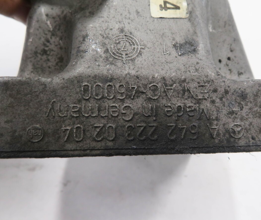 Thumbnail 6: 2009 MERCEDES BENZ ML320 (W164) 3.0L OM642 DIESEL LEFT ENGINE MOUNT BRACKET