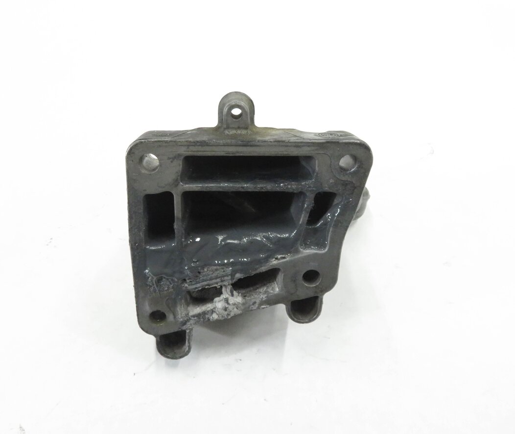 Thumbnail 4: 2009 MERCEDES BENZ ML320 (W164) 3.0L OM642 DIESEL RIGHT ENGINE MOUNT BRACKET