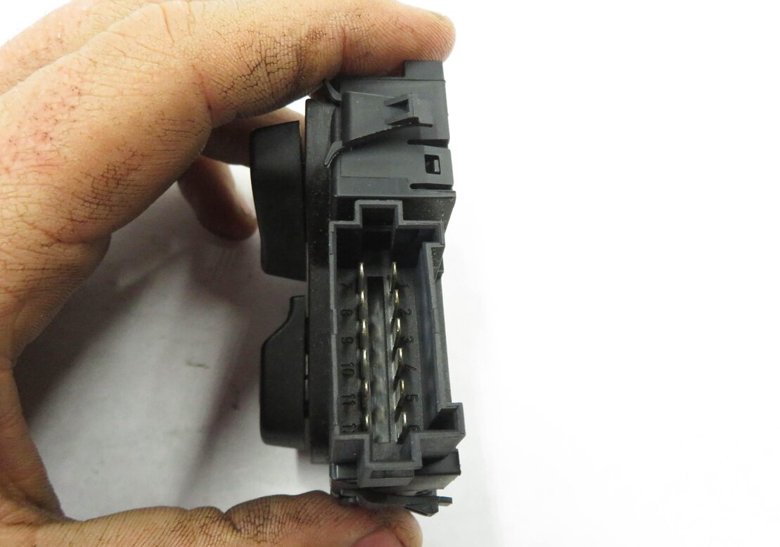 Thumbnail 5: 10-17 MB C250 C300 C350 E250 E300 E350 GLK250 GLK350 DRIVER SEAT ADJUST SWITCH