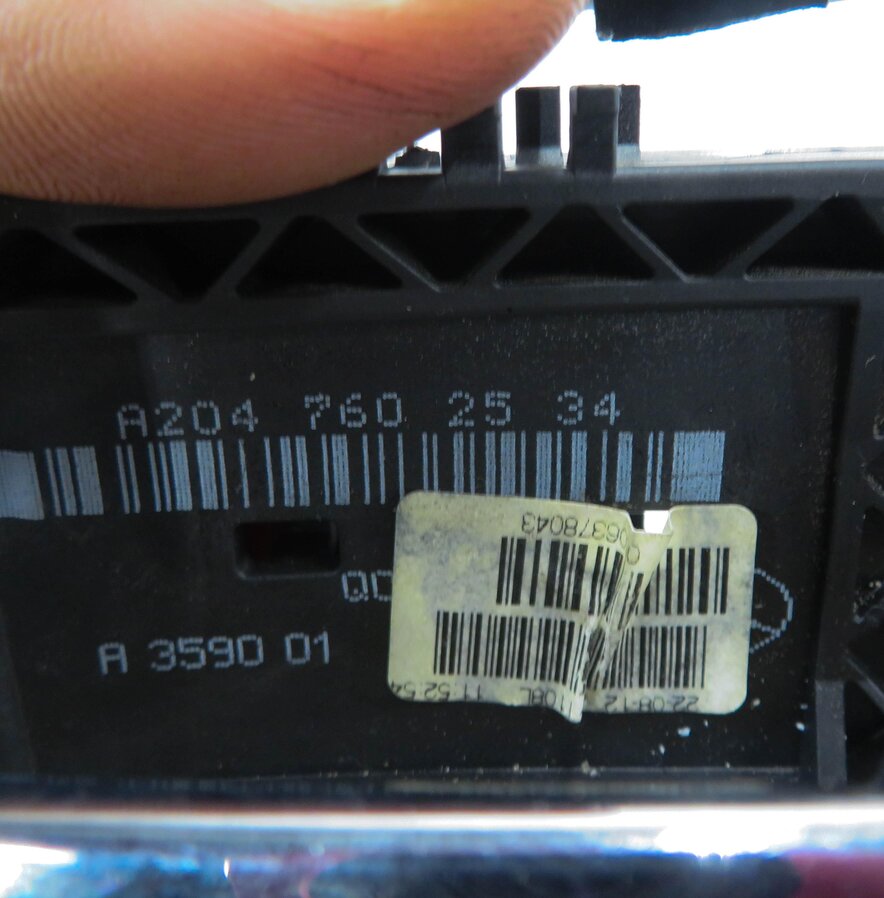 Thumbnail 6: 2008-2015 MB C230 C250 C300 C350 (W204) LEFT REAR DOOR HANDLE (BLACK / CHROME)