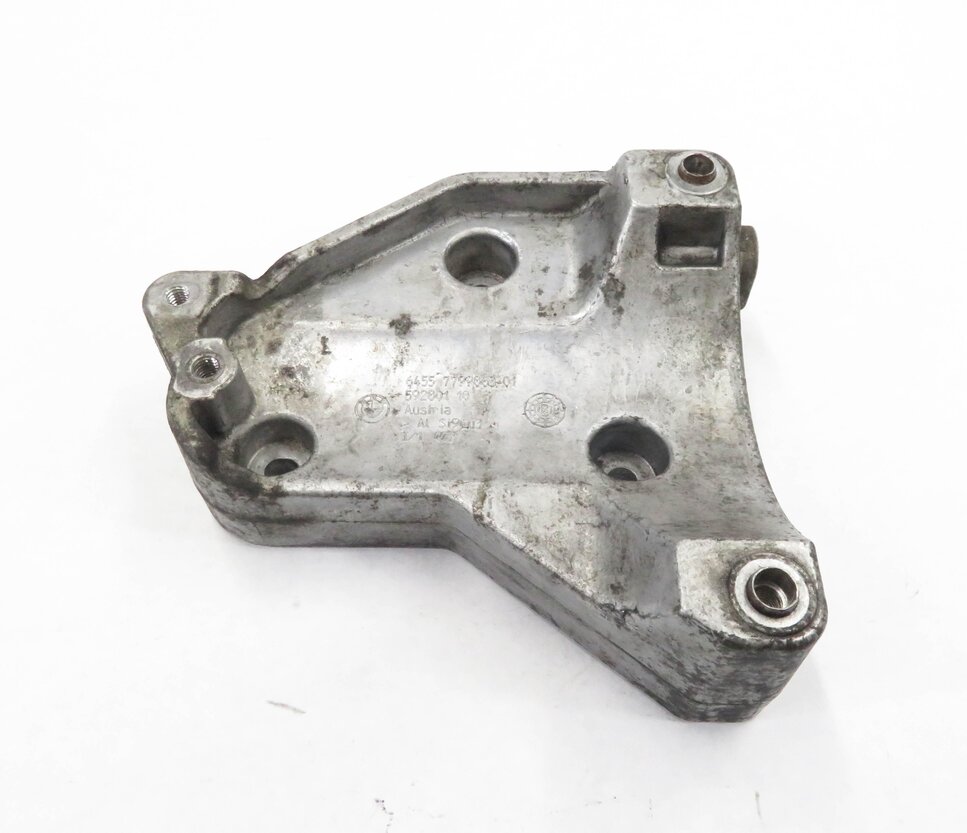 Thumbnail 2: 2009 BMW X5 (E70) 3.0L M57Y TURBO DIESEL A/C AIR COMPRESSOR PUMP MOUNT BRACKET