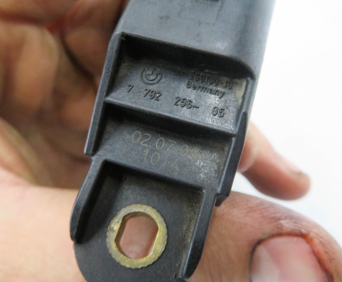 Thumbnail 6: 2009 BMW X5 (E70) 3.0L M57Y TURBO DIESEL CAM CAMSHAFT POSITION ANGLE SENSOR