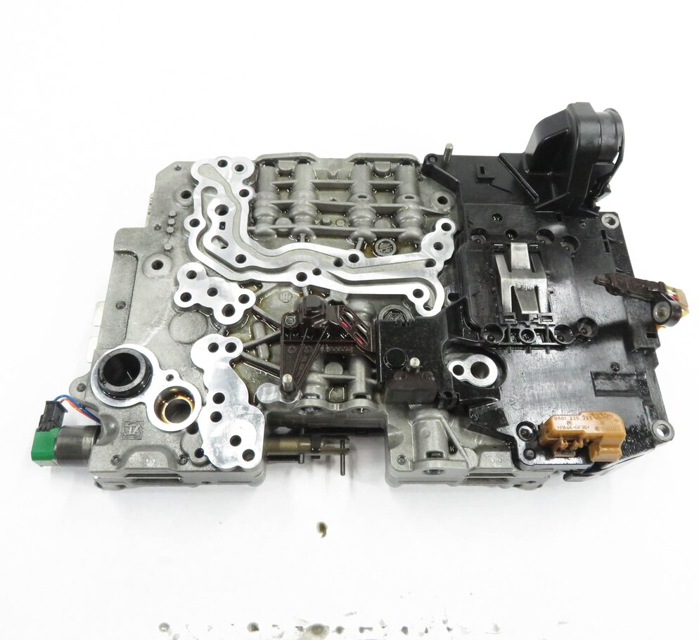 Thumbnail 2: 2010-2012 BMW 550i 550iGT (F07 F10) 4.4L N63 8HP-70 A/T TRANSMISSION VALVE BODY
