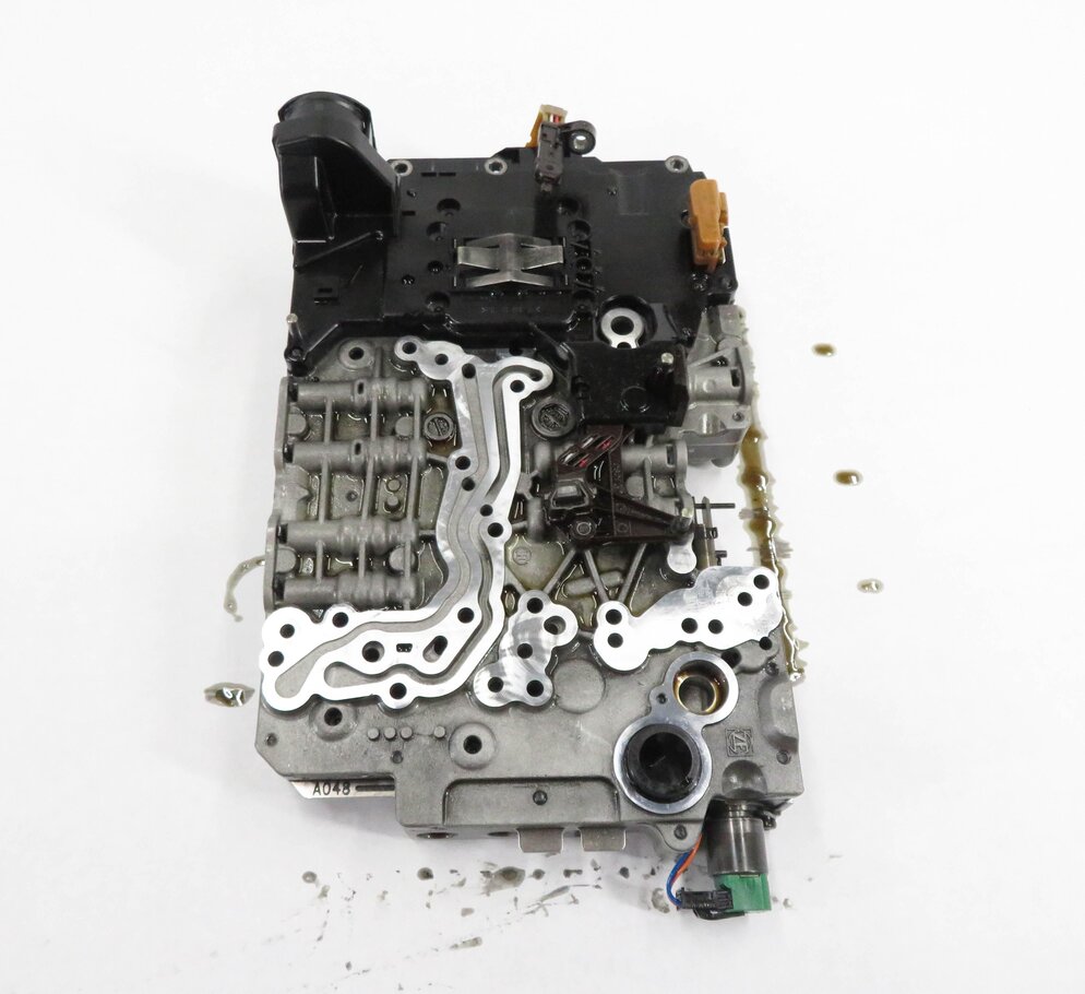 Thumbnail 3: 2010-2012 BMW 550i 550iGT (F07 F10) 4.4L N63 8HP-70 A/T TRANSMISSION VALVE BODY