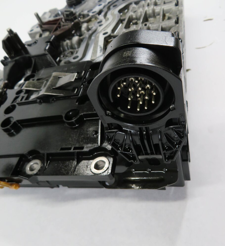 Thumbnail 5: 2010-2012 BMW 550i 550iGT (F07 F10) 4.4L N63 8HP-70 A/T TRANSMISSION VALVE BODY