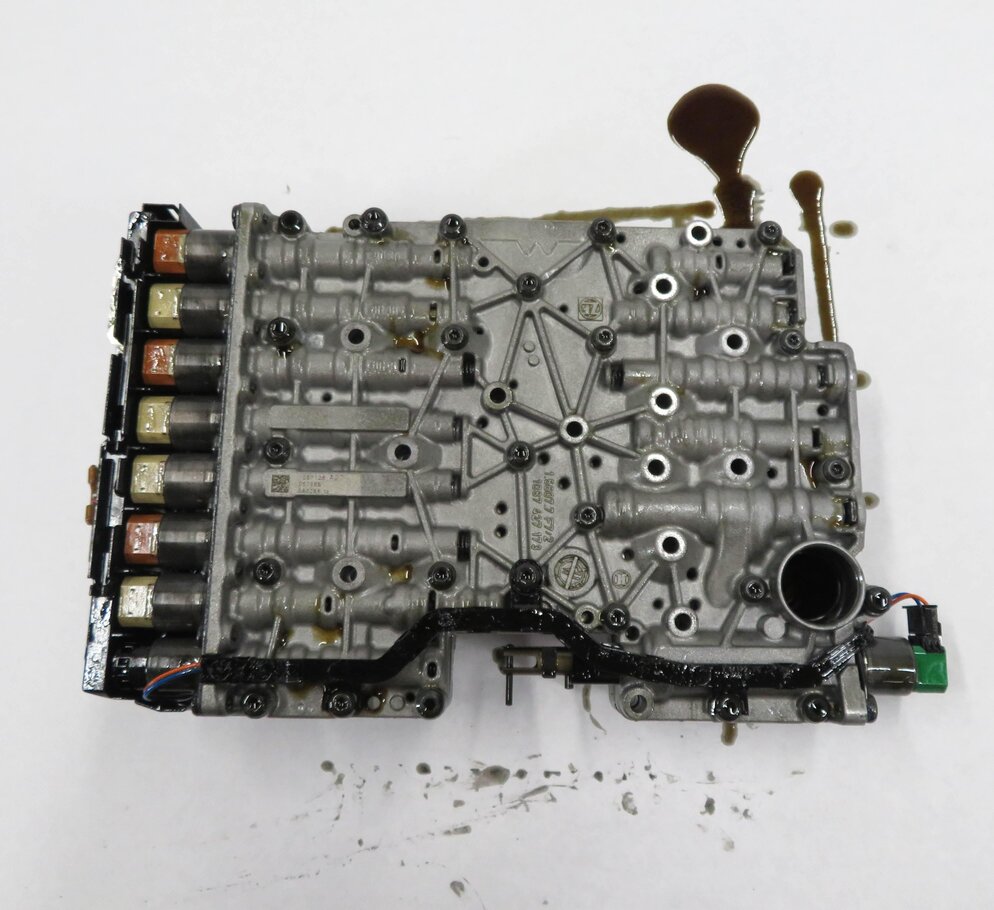 Thumbnail 6: 2010-2012 BMW 550i 550iGT (F07 F10) 4.4L N63 8HP-70 A/T TRANSMISSION VALVE BODY