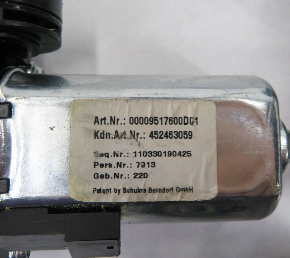 Thumbnail 5: 2011 BMW 550i (F10) LEFT FRONT DRIVER POWER MEMORY SEAT ADJUSTMENT MOTOR SET-8