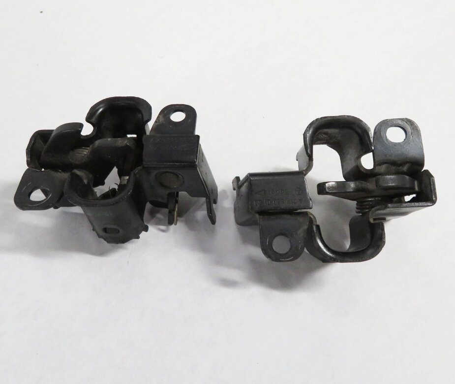 Thumbnail 3: 2008 MERCEDES BENZ GL550 (X164) FRONT HOOD LID LOWER LOCK LATCH SET-2 w/ CABLE