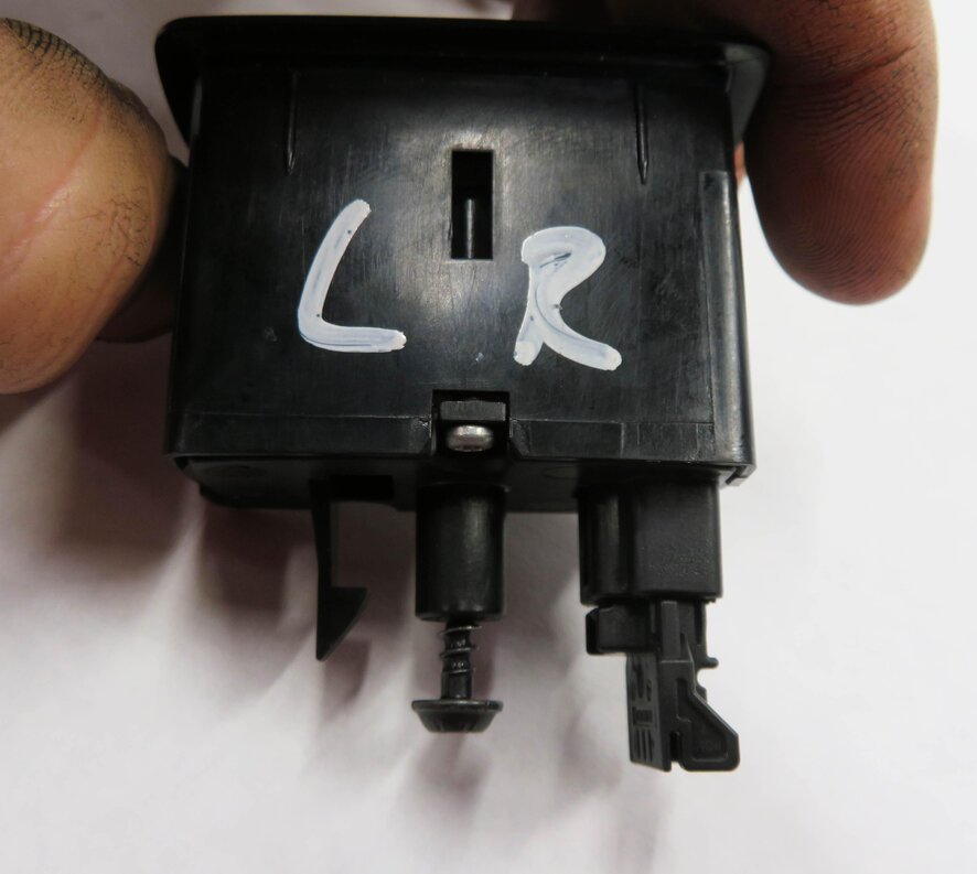 Thumbnail 5: 2008 MERCEDES BENZ GL550 (X164) LEFT SIDE REAR DOOR POWER WINDOW SWITCH BUTTON