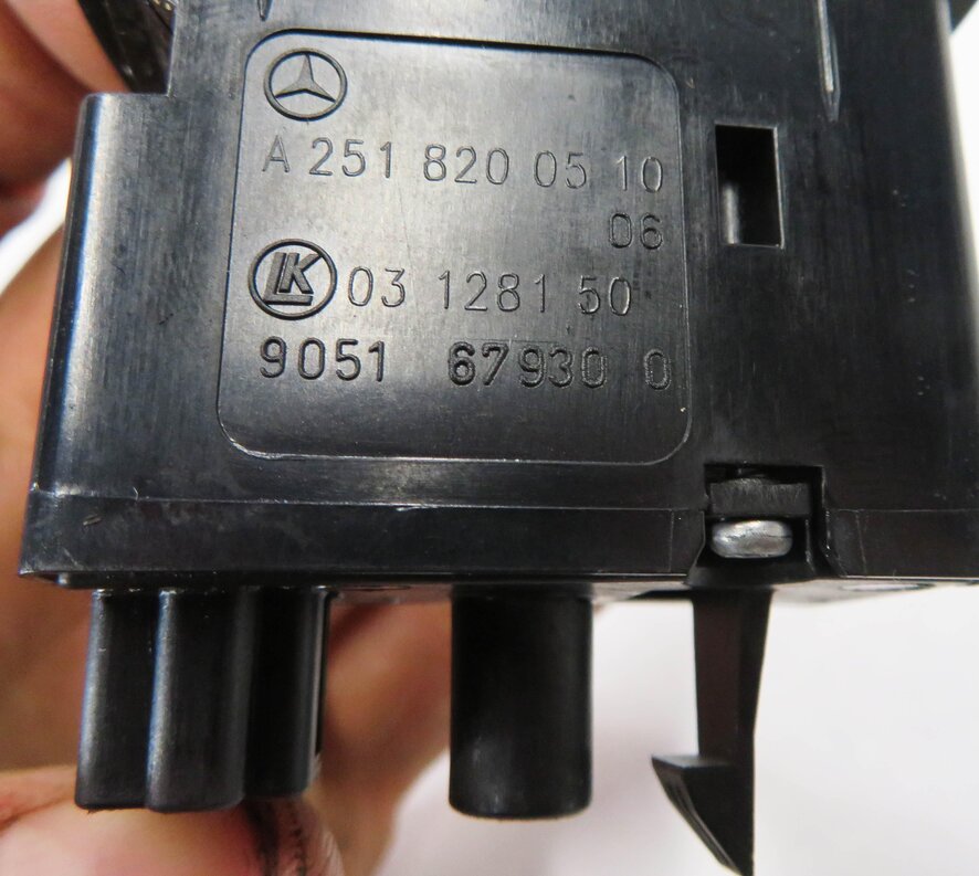Thumbnail 6: 2008 MERCEDES BENZ GL550 (X164) RIGHT SIDE REAR DOOR POWER WINDOW SWITCH BUTTON