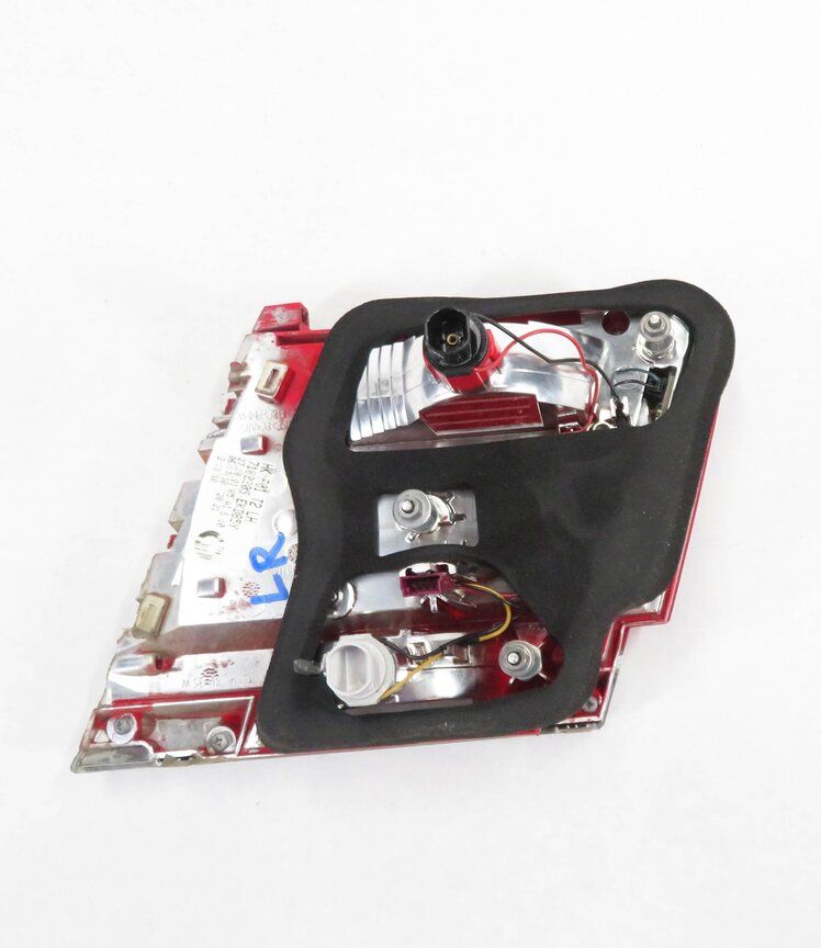 Thumbnail 6: 09-12 BMW 740i 750i 760i B7 (F01) LEFT SIDE REAR TRUNK LID TAILLIGHT LIGHT LAMP