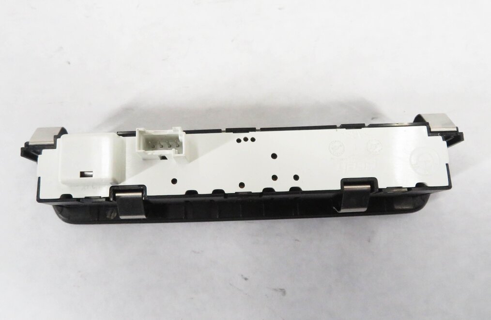 Thumbnail 9: 2011 BMW ACTIVE HYBRID 7 (F04) CENTER DASH HEATER A/C AIR VENT w/ HAZARD & LOCK