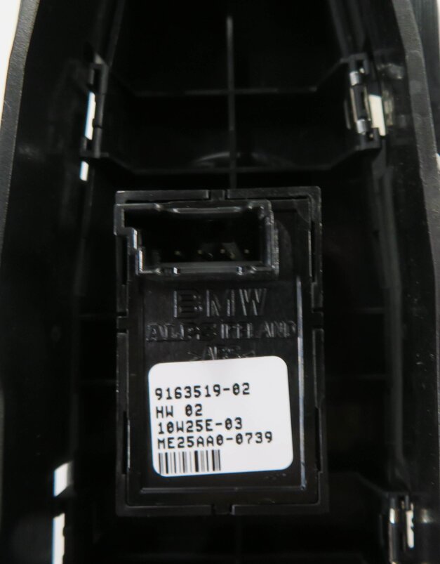 Thumbnail 6: 2011 BMW ACTIVE HYBRID 7 (F04) RIGHT FRONT PASSENGER POWER WINDOW SWITCH (BLACK)