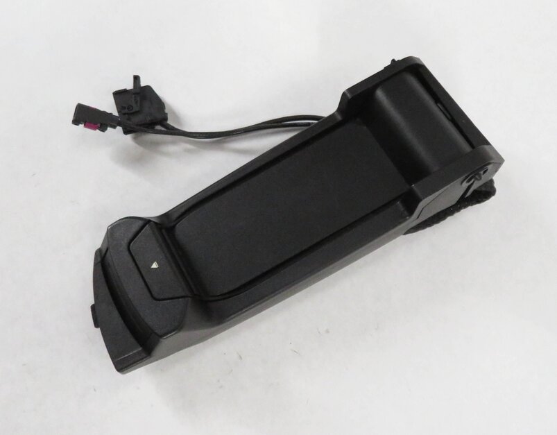 Thumbnail 1: 2011 BMW ACTIVE HYBRID 7 (F04) FRONT CONSOLE SNAP IN PHONE CHARGING CRADLE