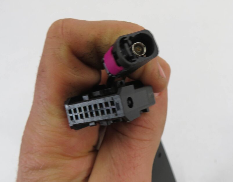 Thumbnail 6: 2011 BMW ACTIVE HYBRID 7 (F04) FRONT CONSOLE SNAP IN PHONE CHARGING CRADLE