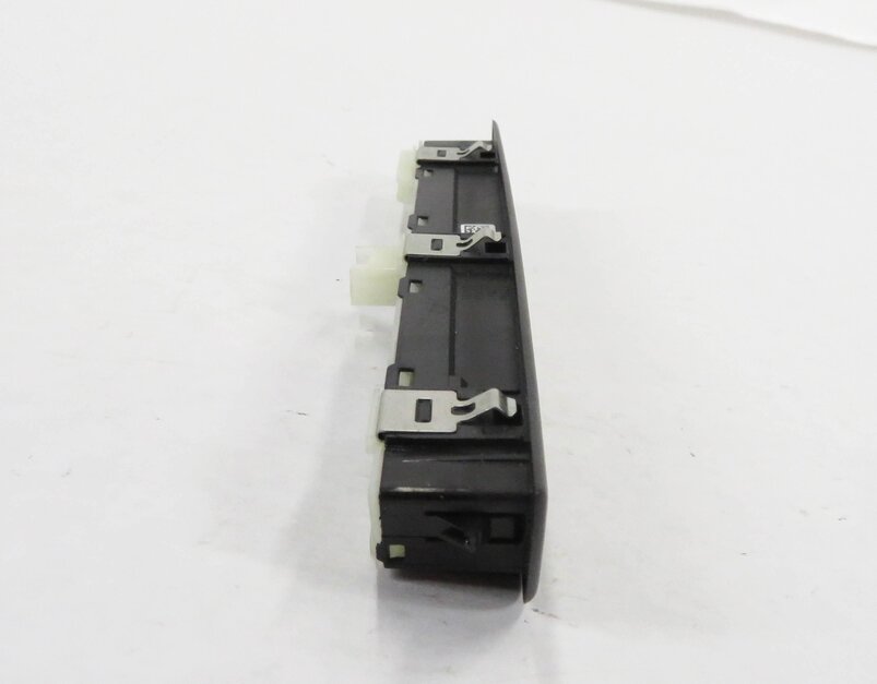 Thumbnail 3: 2011 BMW ACTIVE HYBRID 7 (F04) RIGHT FRONT PASSENGER MEMORY SEAT POSITION SWITCH