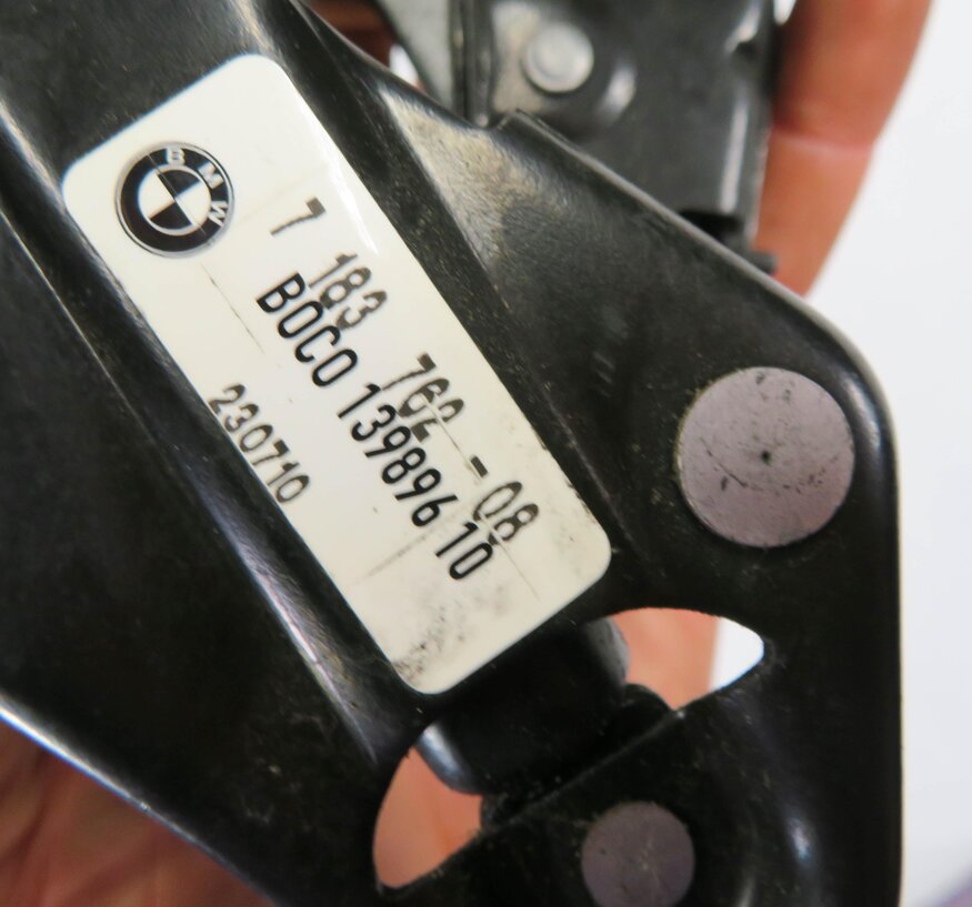 Thumbnail 6: 2011 BMW ACTIVE HYBRID 7 (F04) FRONT LEFT & RIGHT LOWER HOOD LOCK LATCH SET-2