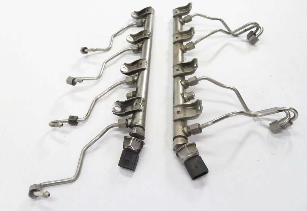 Thumbnail 4: 2011 BMW ACTIVE HYBRID 7 (F04) 4.4L N63 ENGINE FUEL RAIL SET-2 w/ INJECTOR LINES