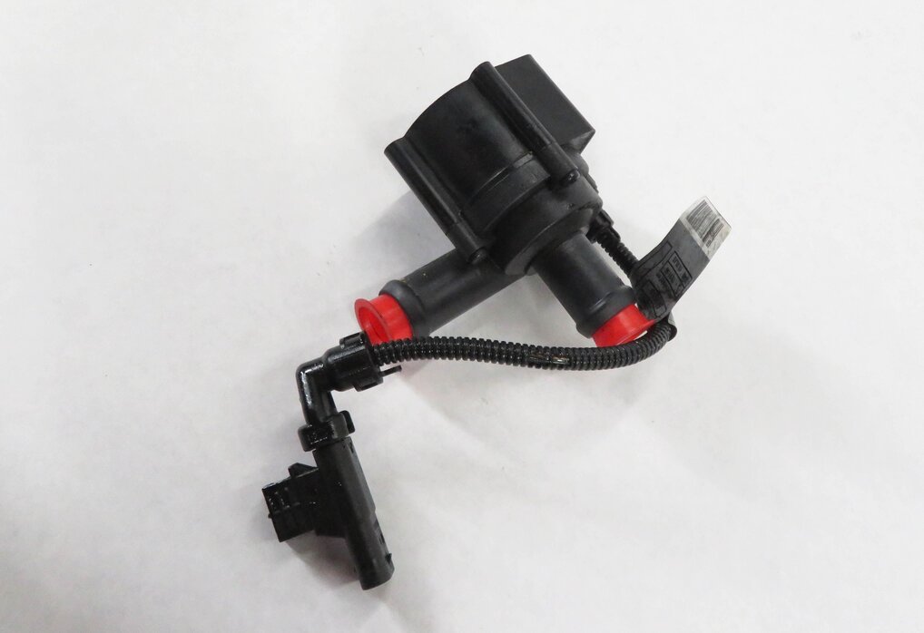 Thumbnail 1: 2011 BMW ACTIVE HYBRID 7 (F04) 4.4L N63 ENGINE AUX AUXILIARY WATER PUMP