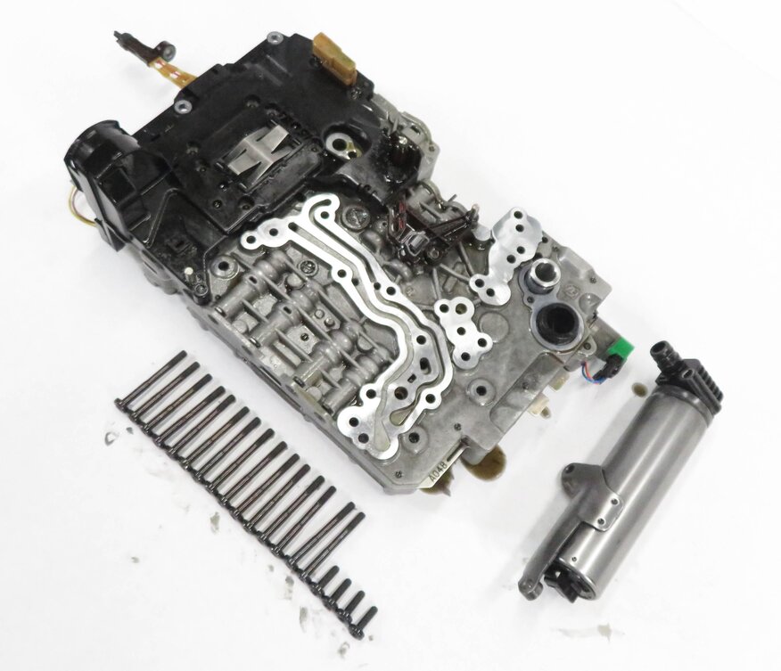 2011 BMW ACTIVE HYBRID 7 (F04) 4.4L N63 - 8HP70 A/T TRANSMISSION VALVE BODY