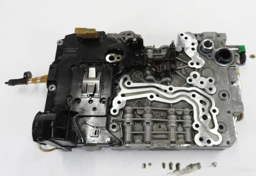 Thumbnail 4: 2011 BMW ACTIVE HYBRID 7 (F04) 4.4L N63 - 8HP70 A/T TRANSMISSION VALVE BODY
