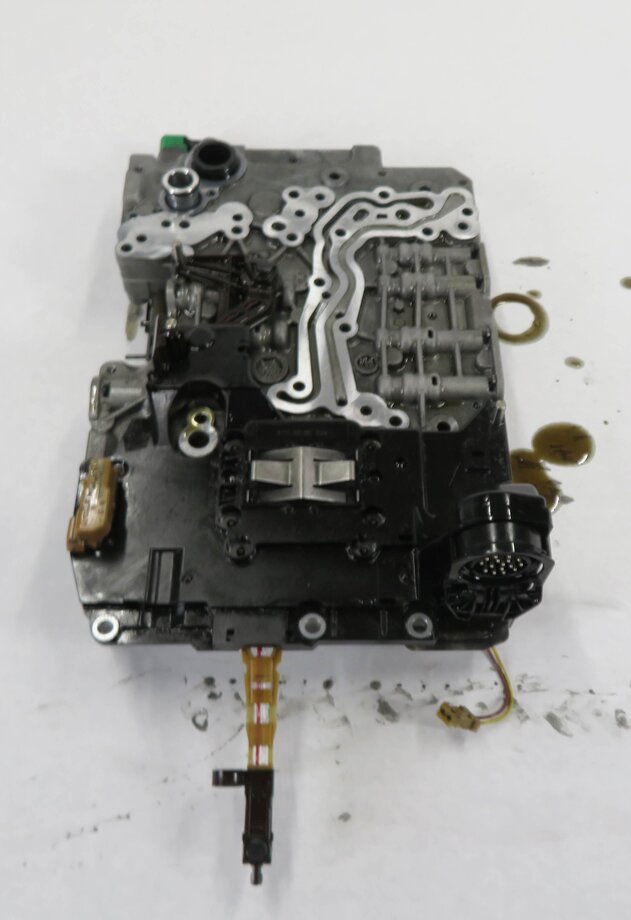 Thumbnail 5: 2011 BMW ACTIVE HYBRID 7 (F04) 4.4L N63 - 8HP70 A/T TRANSMISSION VALVE BODY