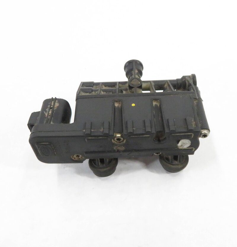 Thumbnail 2: 2013 LAND ROVER LR4 - LEFT REAR AIR SUSPENSION PRESSURE RELIEF VALVE BLOCK