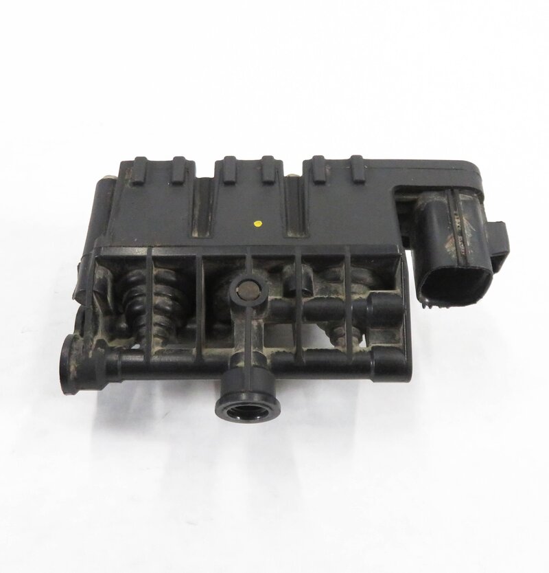 Thumbnail 4: 2013 LAND ROVER LR4 - LEFT REAR AIR SUSPENSION PRESSURE RELIEF VALVE BLOCK