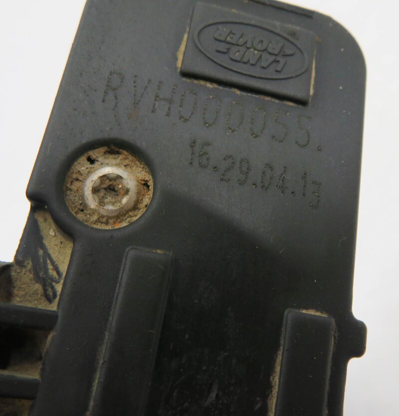 Thumbnail 6: 2013 LAND ROVER LR4 - LEFT REAR AIR SUSPENSION PRESSURE RELIEF VALVE BLOCK