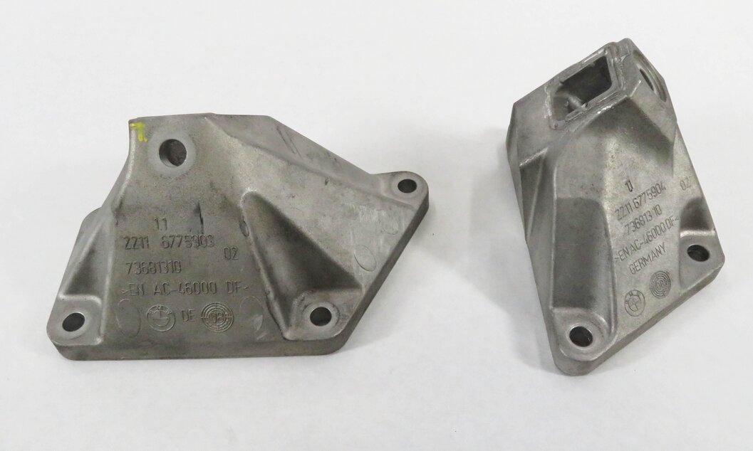 Thumbnail 2: 2009 BMW 750i (F01) 4.4L N63 TWIN TURBO - LEFT & RIGHT ENGINE BRACKET SET-2