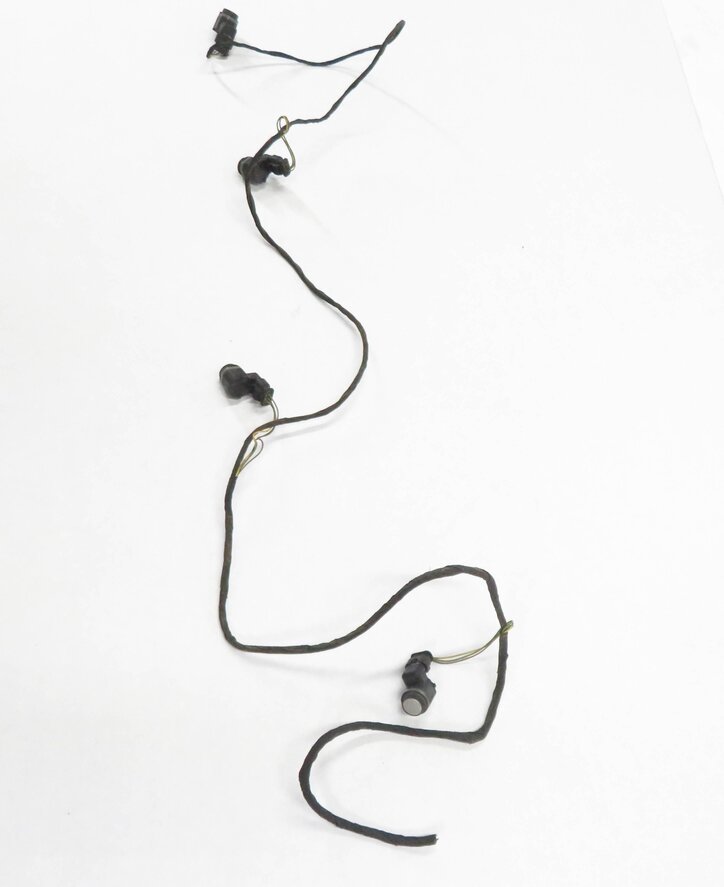 Thumbnail 3: 2009 BMW 750i (F01) REAR PDC PARK DISTANCE SENSOR SET-4 w/ HARNESS (SILVER A72)