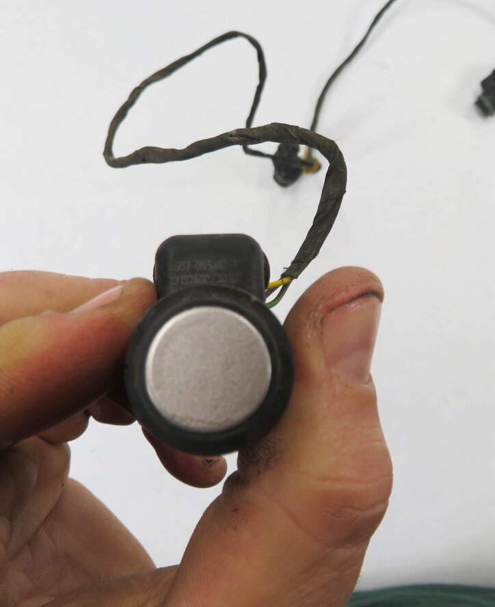 Thumbnail 5: 2009 BMW 750i (F01) REAR PDC PARK DISTANCE SENSOR SET-4 w/ HARNESS (SILVER A72)
