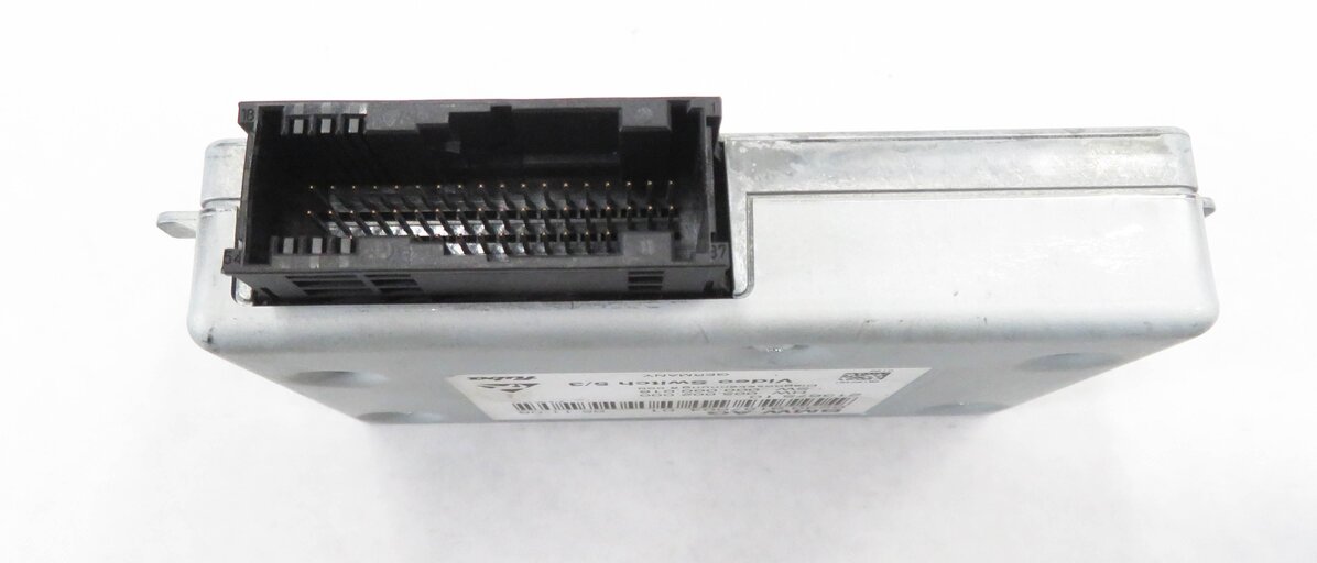 Thumbnail 5: 2009 BMW 750i (F01) REAR VIDEO ENTERTAINMENT SYSTEM CONTROL MODULE