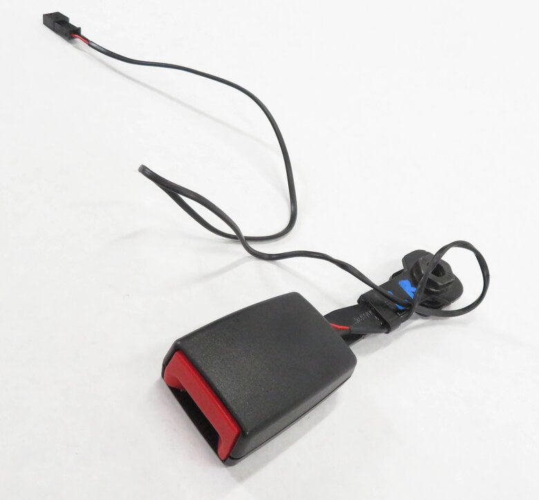 2009 BMW 750i (F01) LEFT REAR SEATBELT BUCKLE RECEIVER (BLACK)