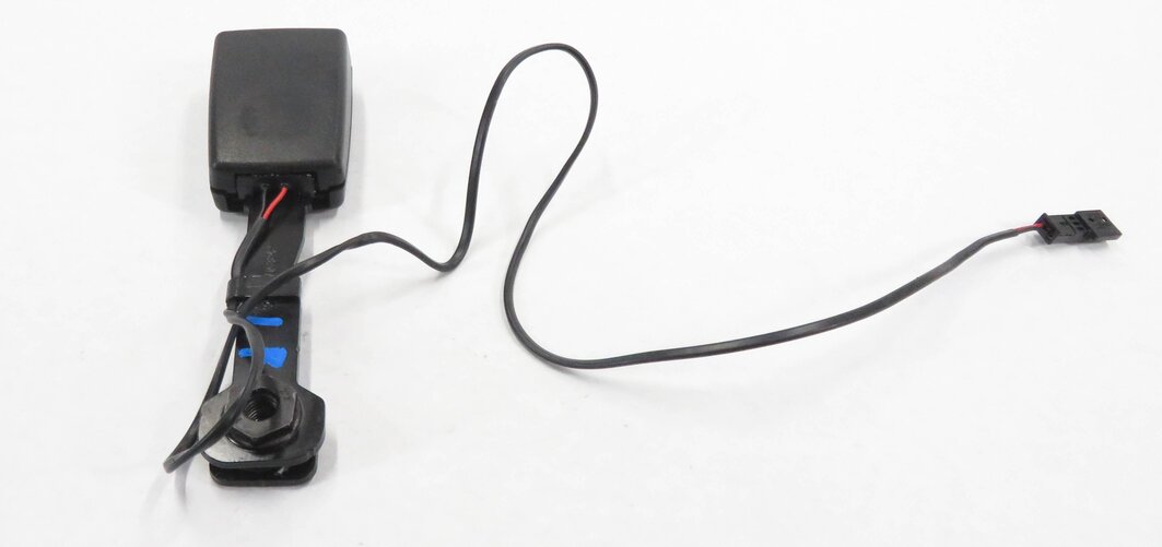 Thumbnail 4: 2009 BMW 750i (F01) LEFT REAR SEATBELT BUCKLE RECEIVER (BLACK)