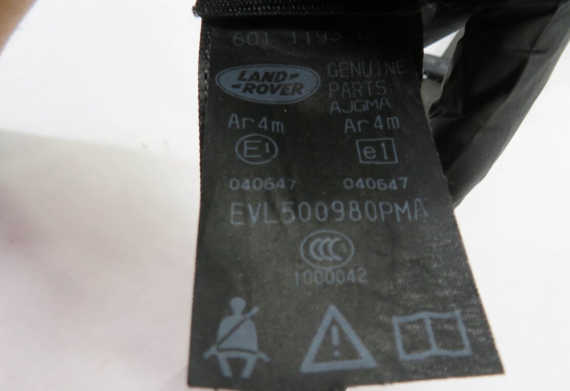 Thumbnail 6: 2006 LAND ROVER LR3 RIGHT REAR 2nd SECOND ROW SEATBELT BUCKLE RETRACTOR (BLACK)