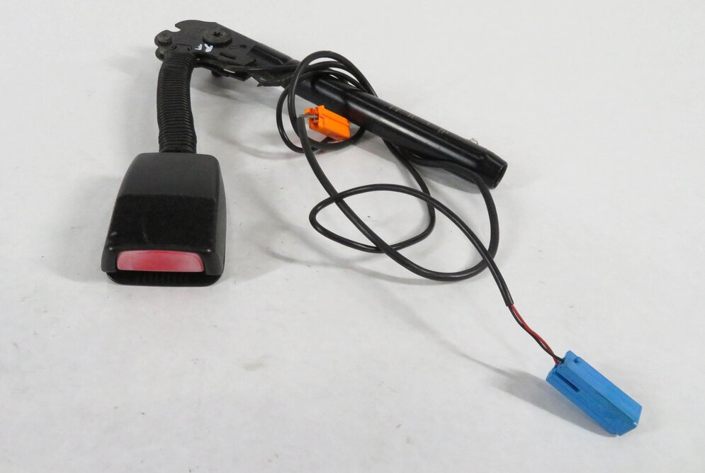 Thumbnail 2: 2005-2006 RANGE ROVER SPORT (L320) / LR3 - RIGHT FRONT SEATBELT BUCKLE RECEIVER