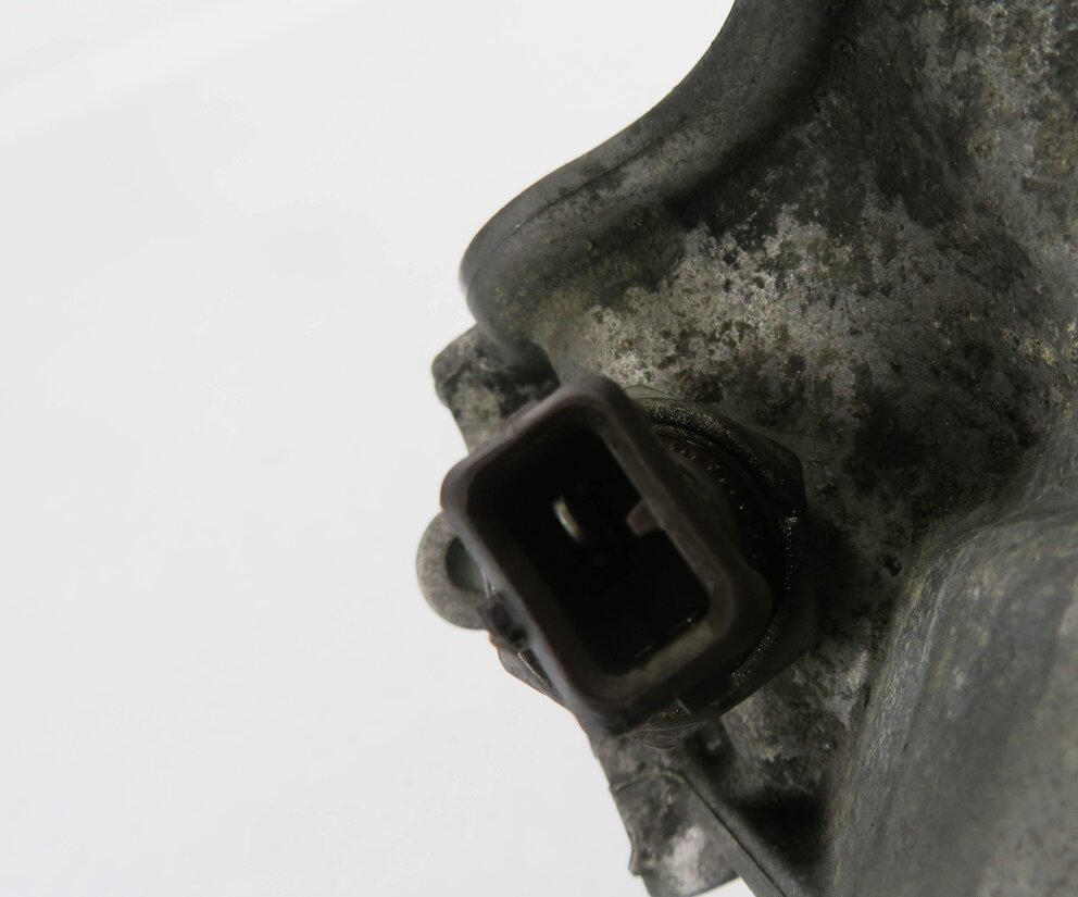Thumbnail 6: 2009 BMW 335i (E90) 3.0T N54 TWIN TURBO ENGINE MOTOR OIL FLUID FILTER HOUSING