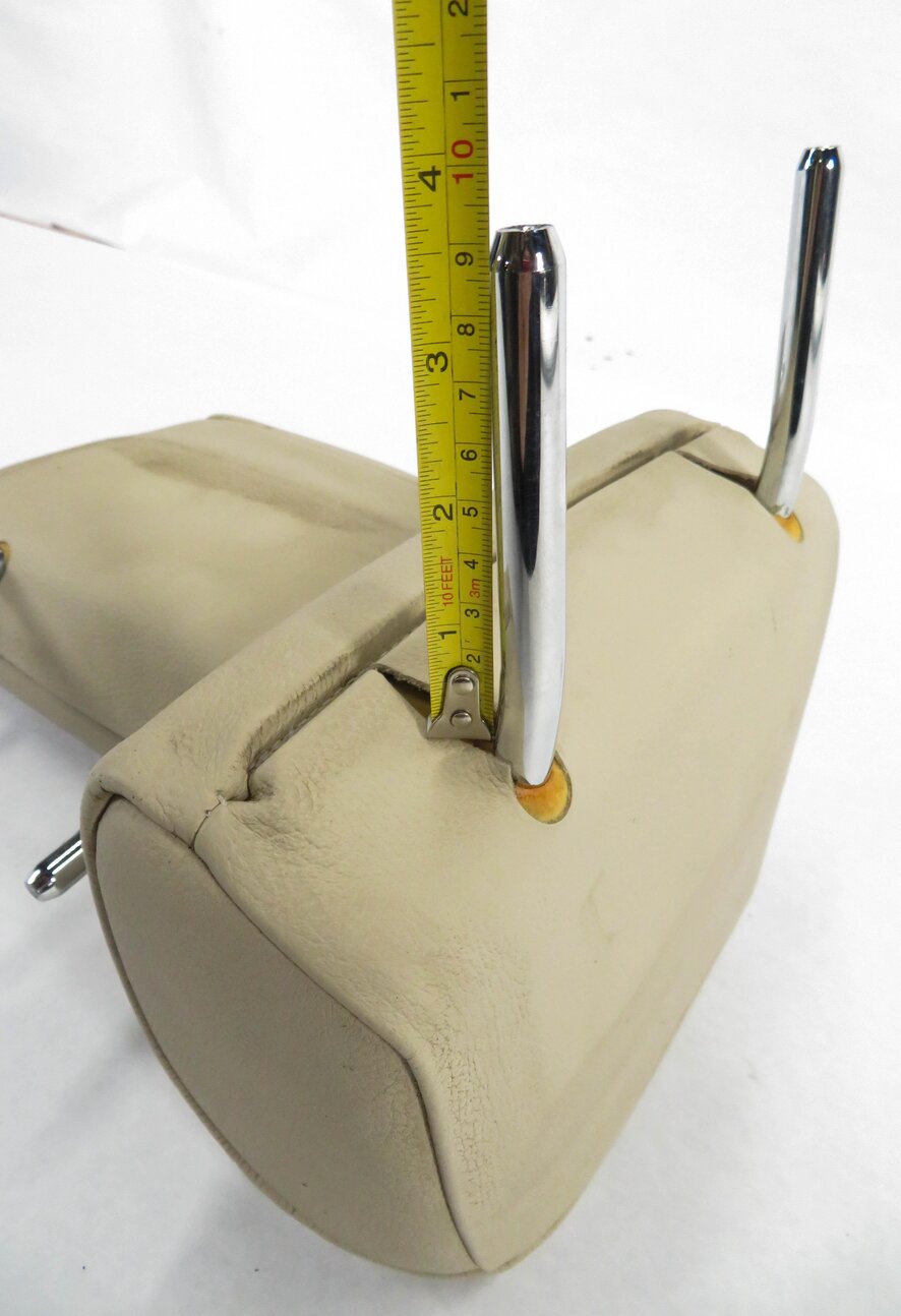 Thumbnail 7: 2007 BMW 328i (E93) CONVERTIBLE - REAR HEADREST SET-2 (BEIGE CREAM LEATHER)