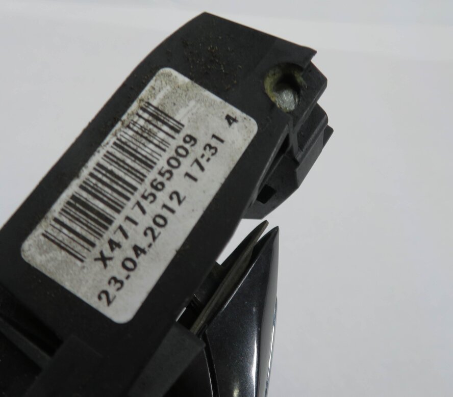 Thumbnail 6: 11-16 BMW 528i 535i 550i M5 (F10) RIGHT FRONT DOOR HANDLE w/ LIGHT (GRAY B90)