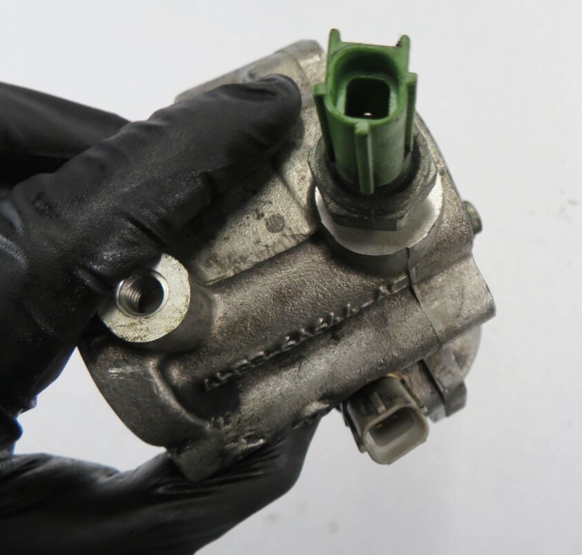 Thumbnail 8: 2006 RANGE ROVER SPORT (L320) 4.2L V8 SUPERCHARGED MOTOR OIL FILTER ADAPTER