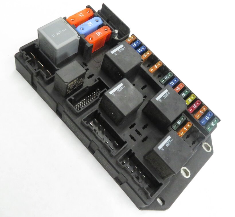 2011 RANGE ROVER (L322) REAR INTERIOR RELAY POWER JUNCTION FUSE BOX