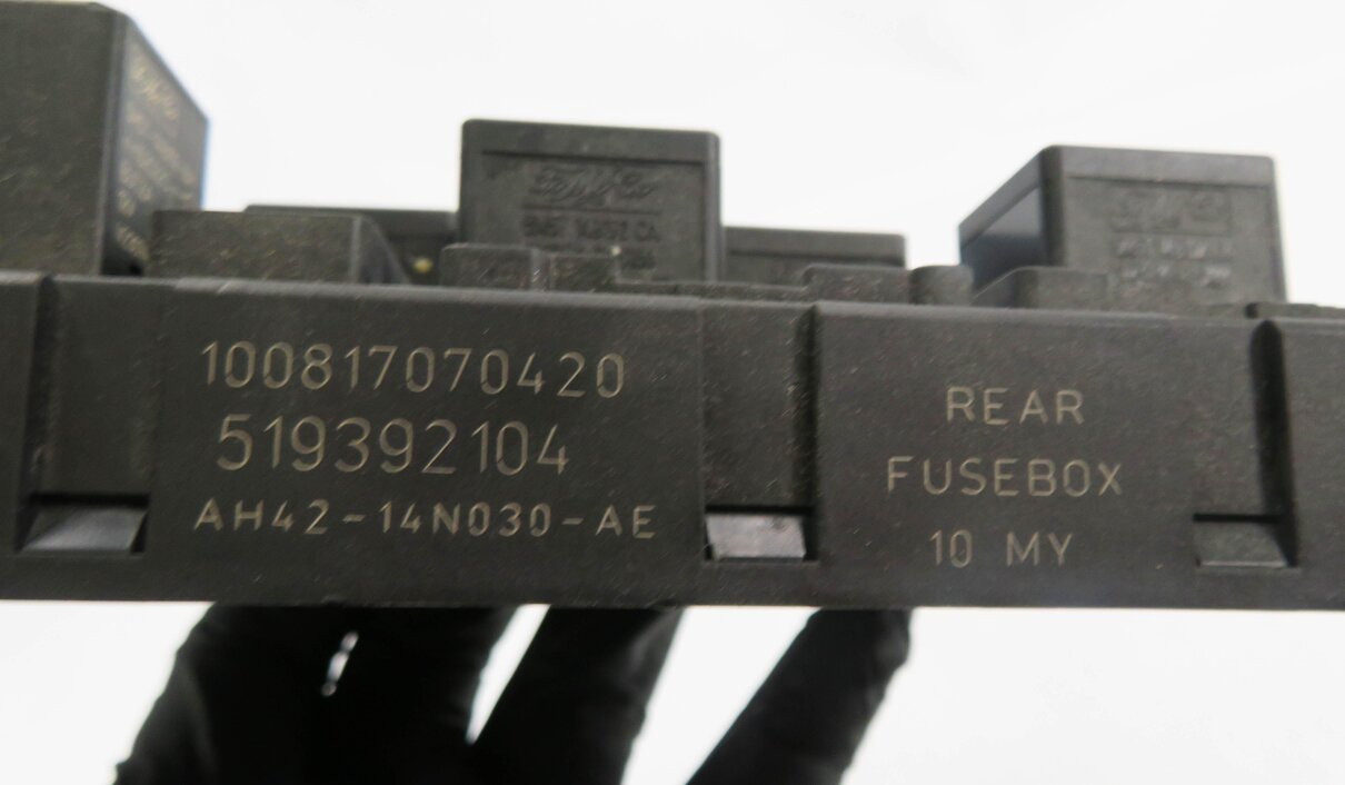 Thumbnail 6: 2011 RANGE ROVER (L322) REAR INTERIOR RELAY POWER JUNCTION FUSE BOX
