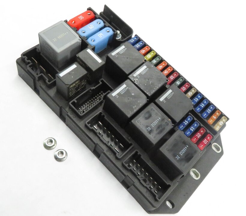 2010-2012 RANGE ROVER (L322) 5.0L SUPERCHARGED ENGINE POWER JUNCTION FUSE BOX