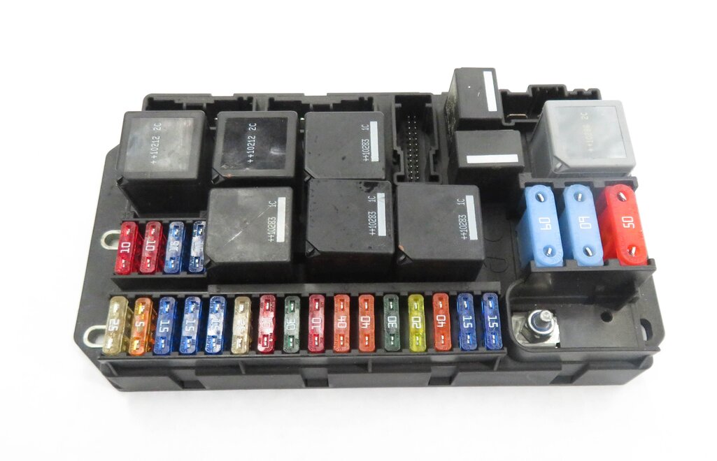 Thumbnail 4: 2010-2012 RANGE ROVER (L322) 5.0L SUPERCHARGED ENGINE POWER JUNCTION FUSE BOX