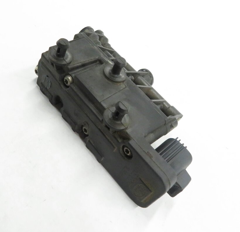 2011 RANGE ROVER (L322) AIR SUSPENSION PRESSURE RELIEF VALVE BLOCK
